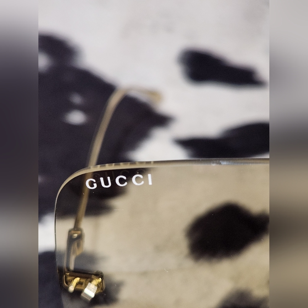 Gucci Oversized Gold Sunglasses - Picture 4 of 9